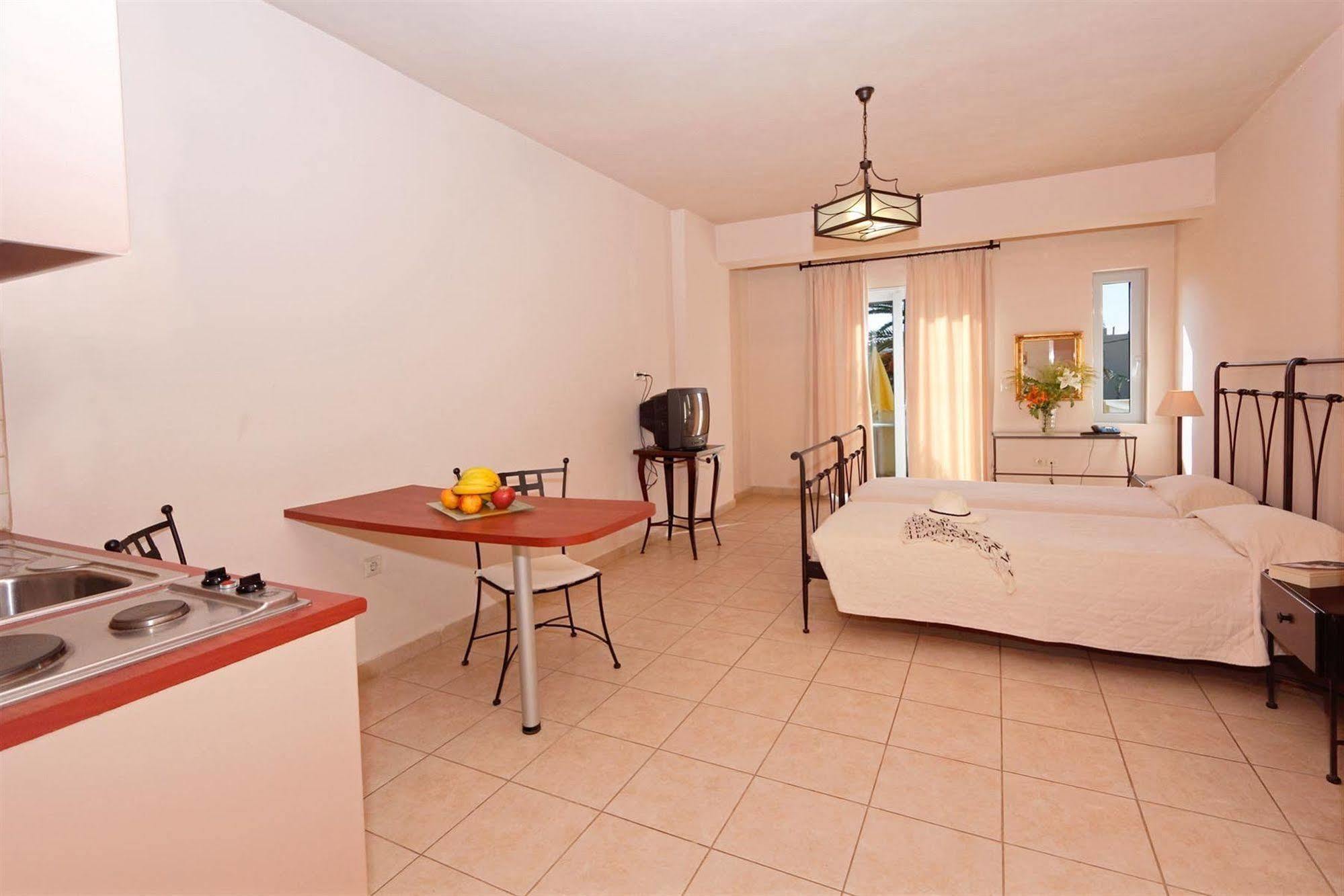 Lambrinos Suites Platanés Exterior foto
